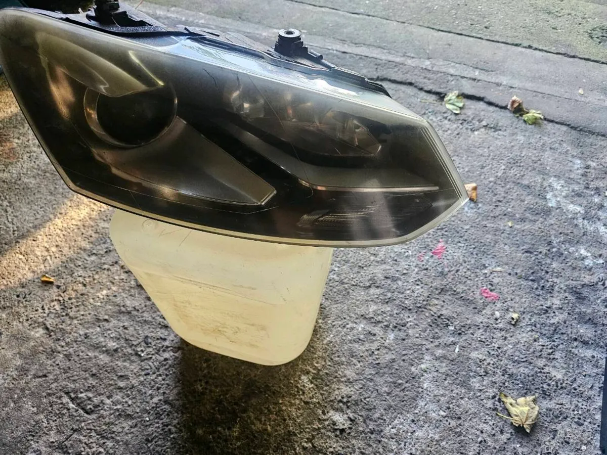 Vw polo 2014-2017 xenon headlight - Image 1