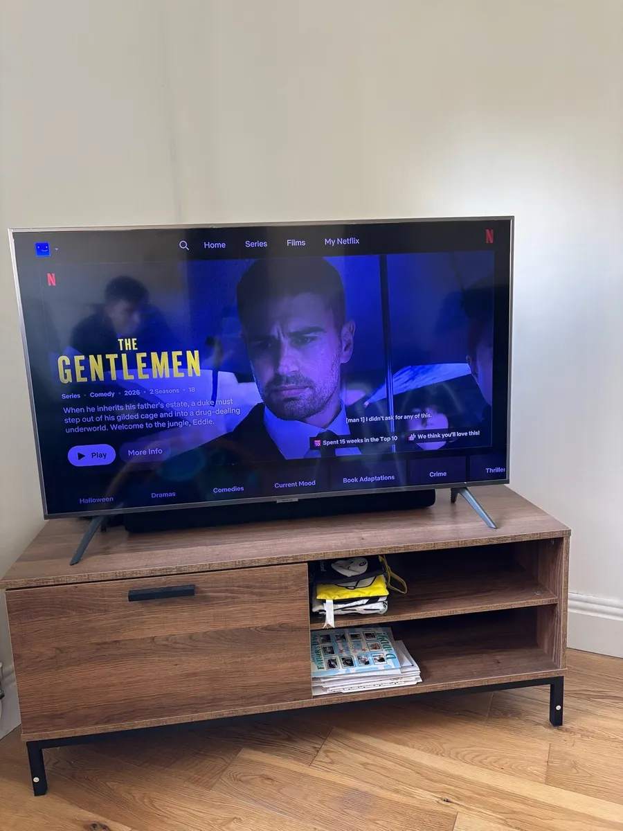 Samsung 43” 4K Smart TV + TV Stand