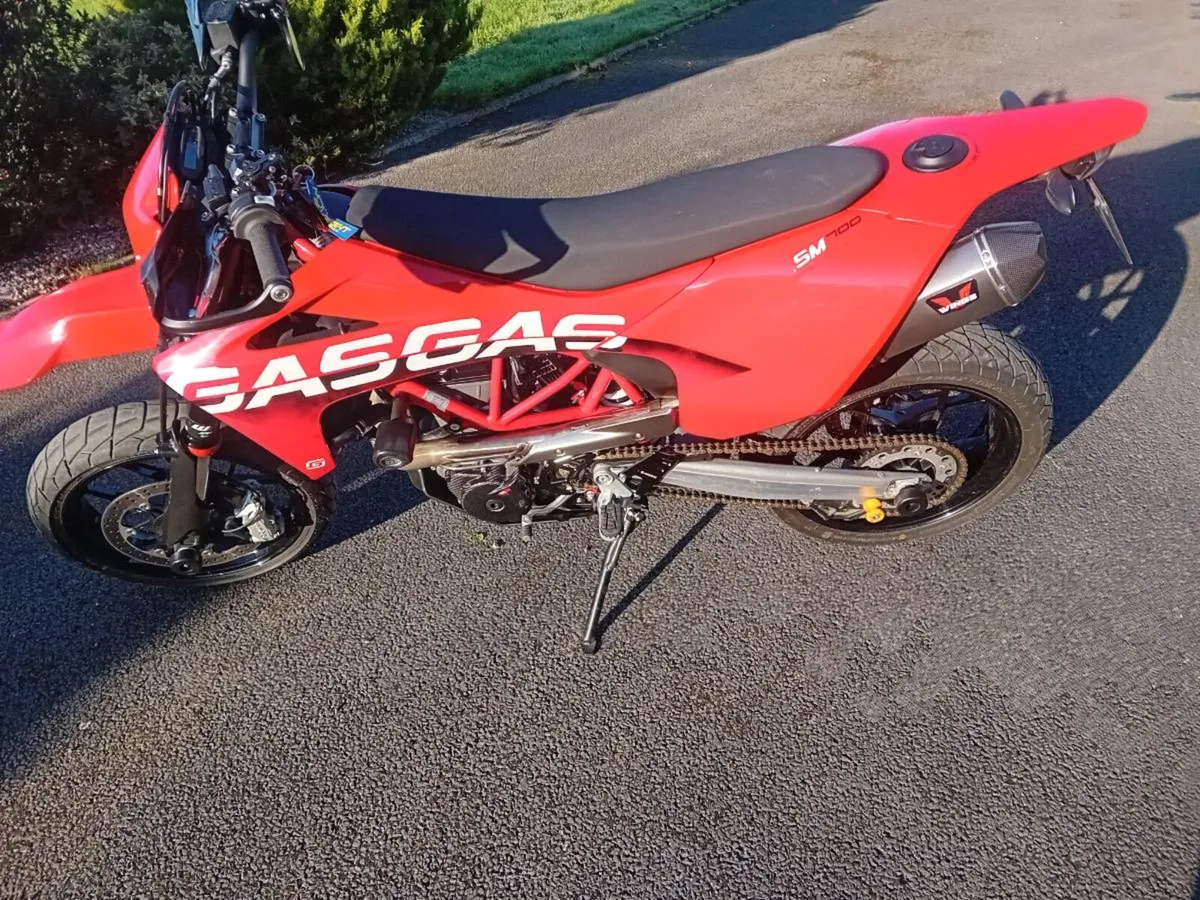 Motorcycle - Image 4