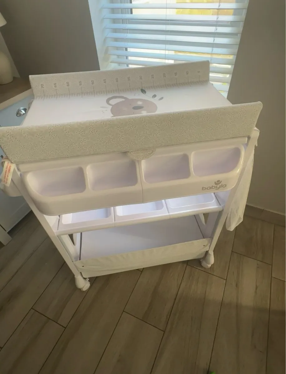 Babylo changing table and bath - Image 2