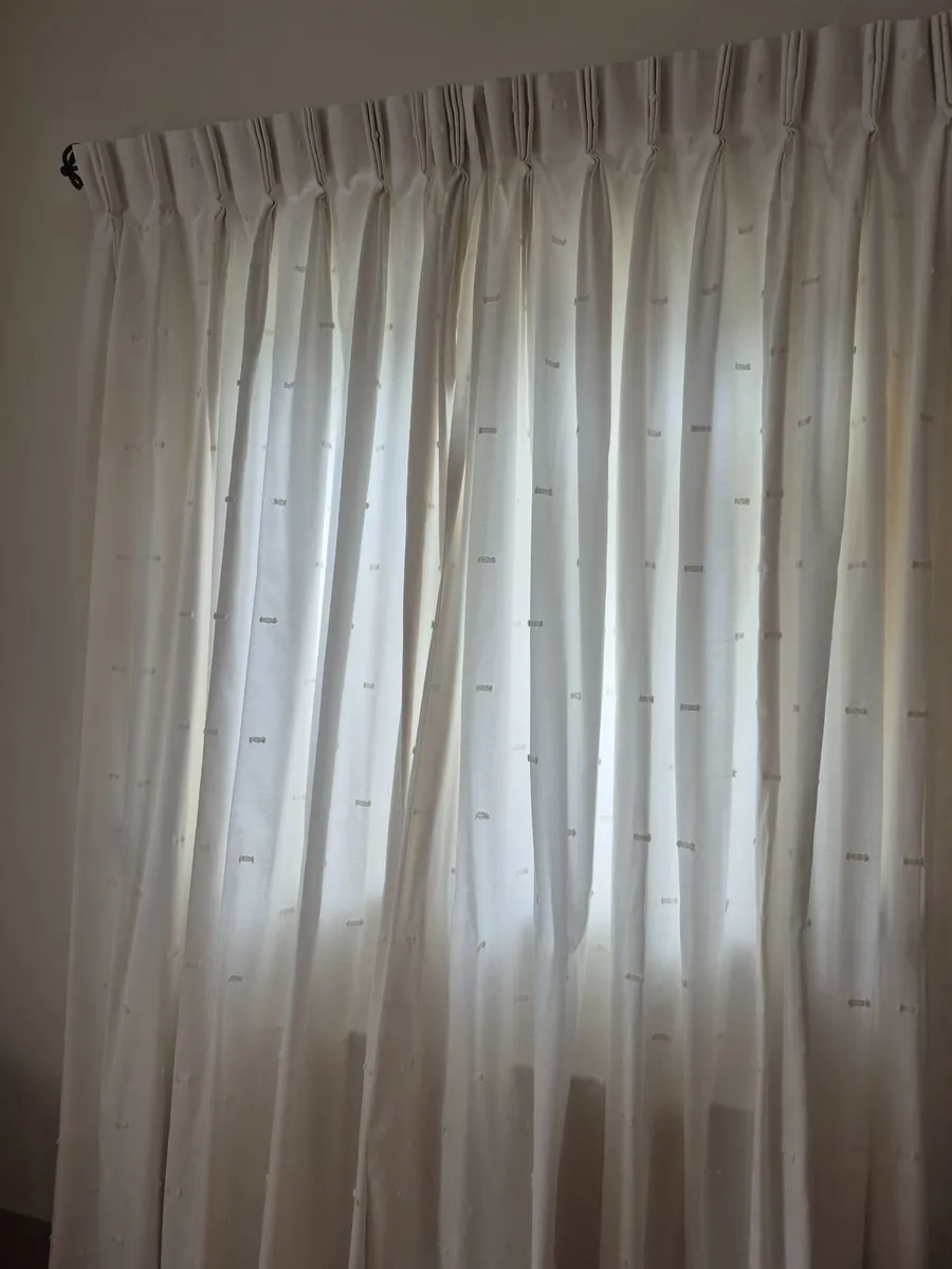 Curtains - Image 2
