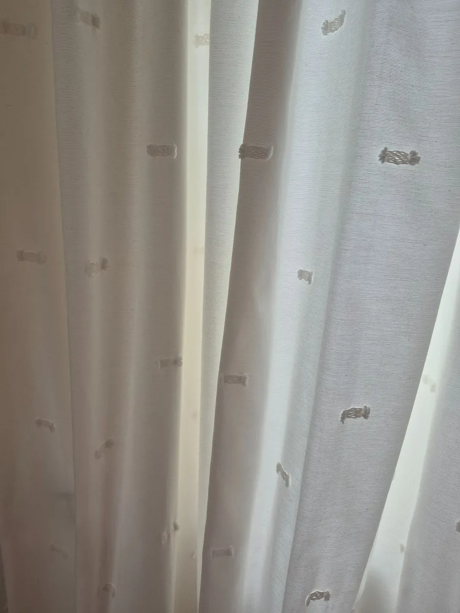 Curtains - Image 3