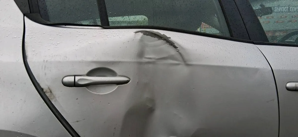 Renault megane damaged door - Image 4