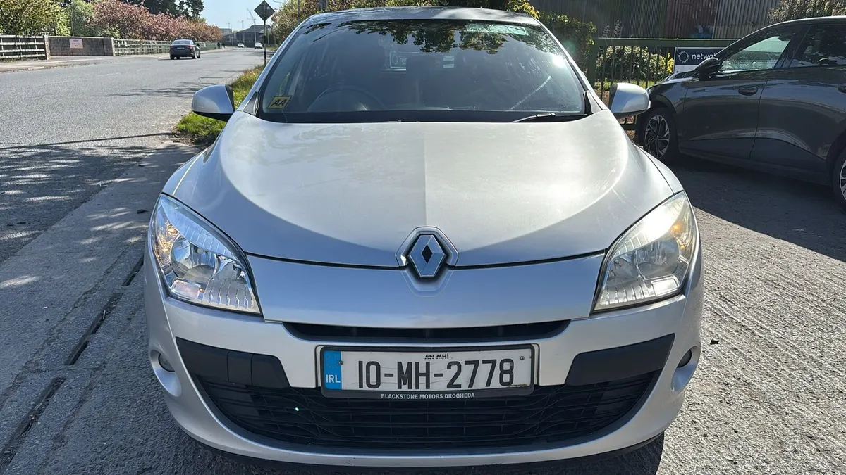 Renault megane damaged door - Image 1