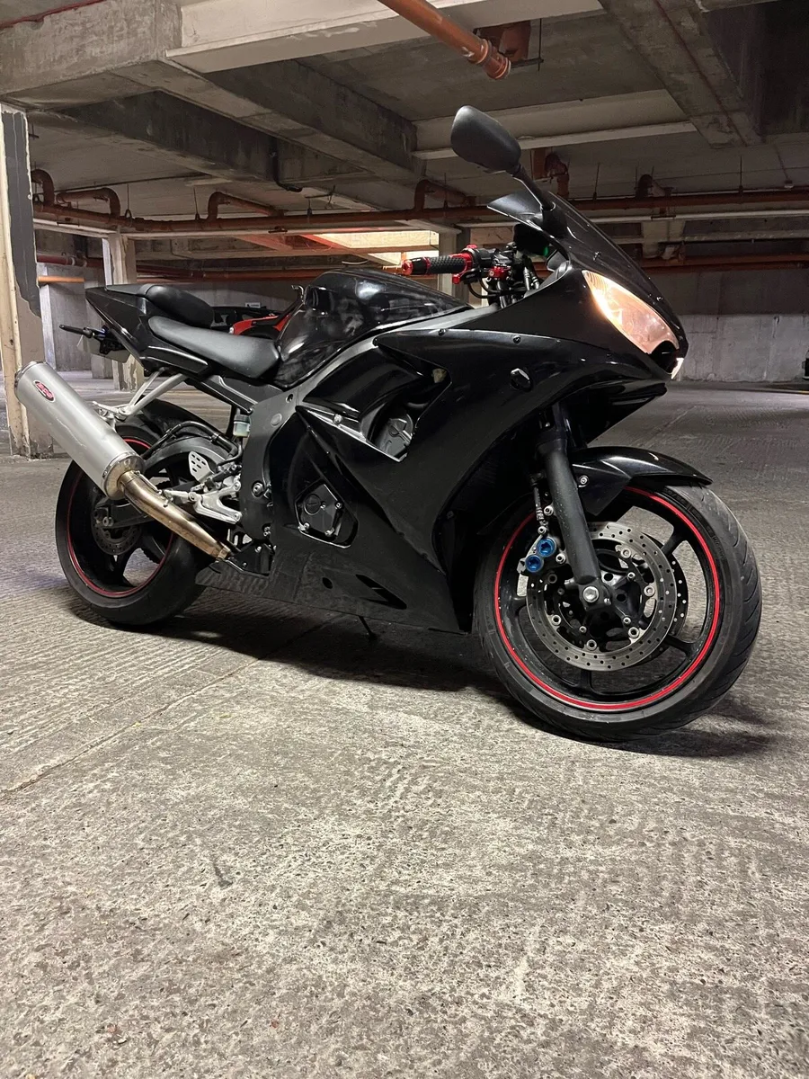 Yamaha R6 2003 - Image 2