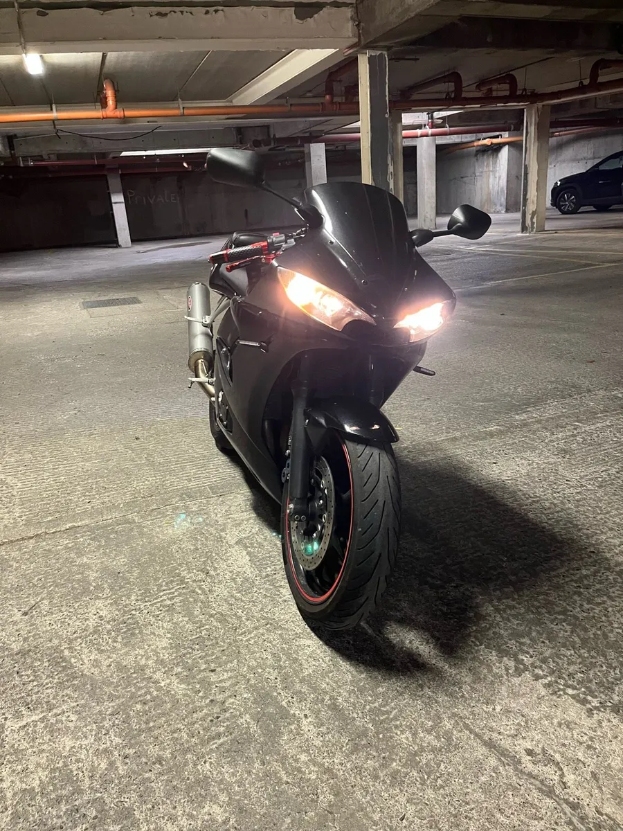 Yamaha R6 2003 - Image 3