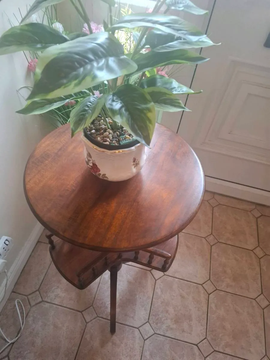 Occasional table - Image 1