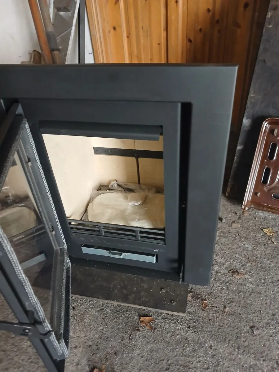 Elcofire 6.8 kw cassette insert stove. - Image 2