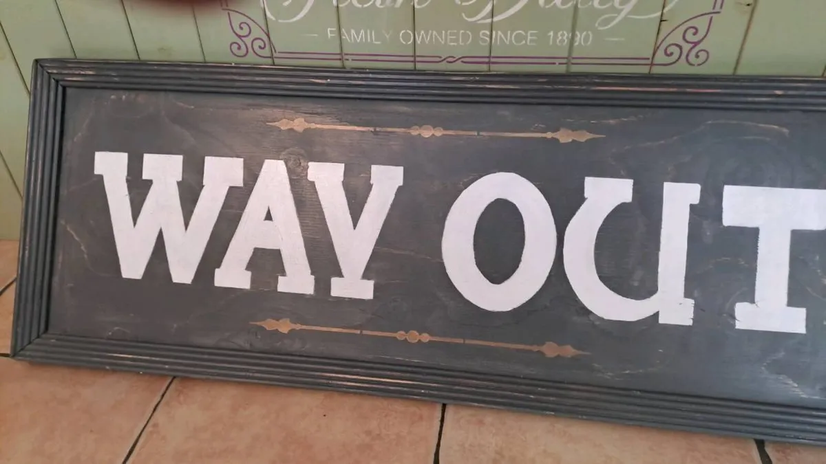 Large wooden vintage style way out sign - Image 3
