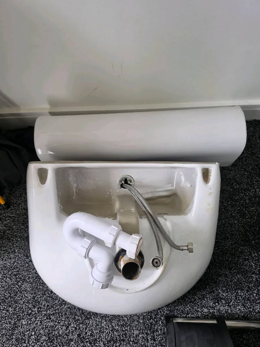 Sink unit with accessories - Image 3