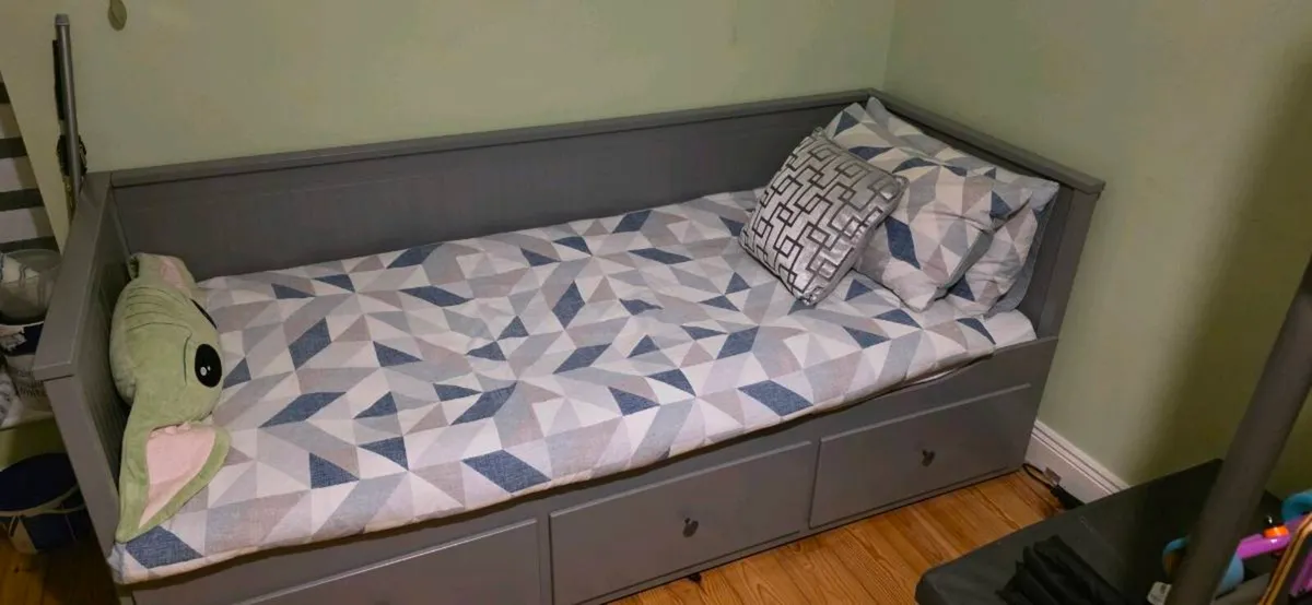 Day bed - Image 1
