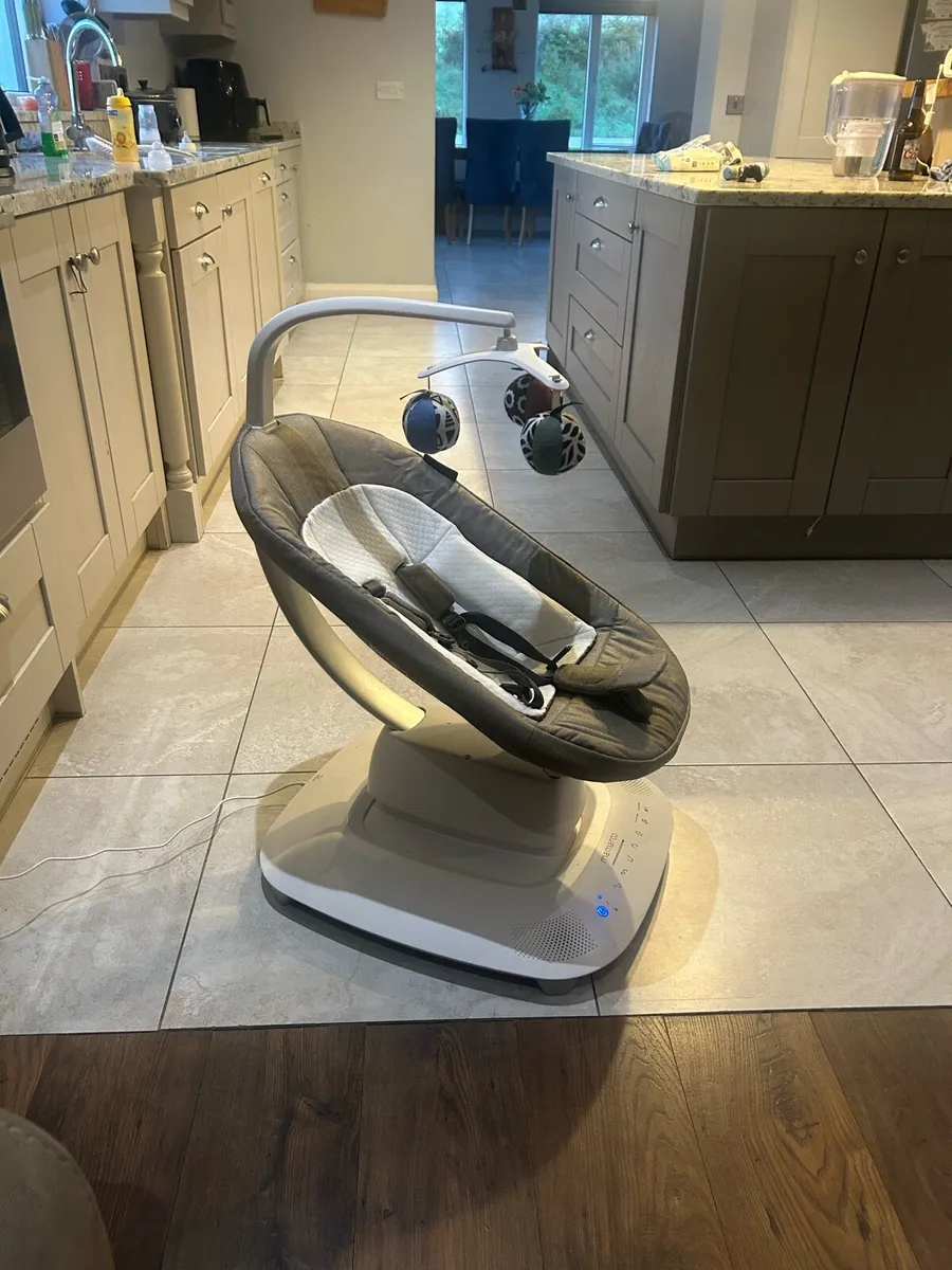 Uppababy Mamaroo smart swing - Image 1