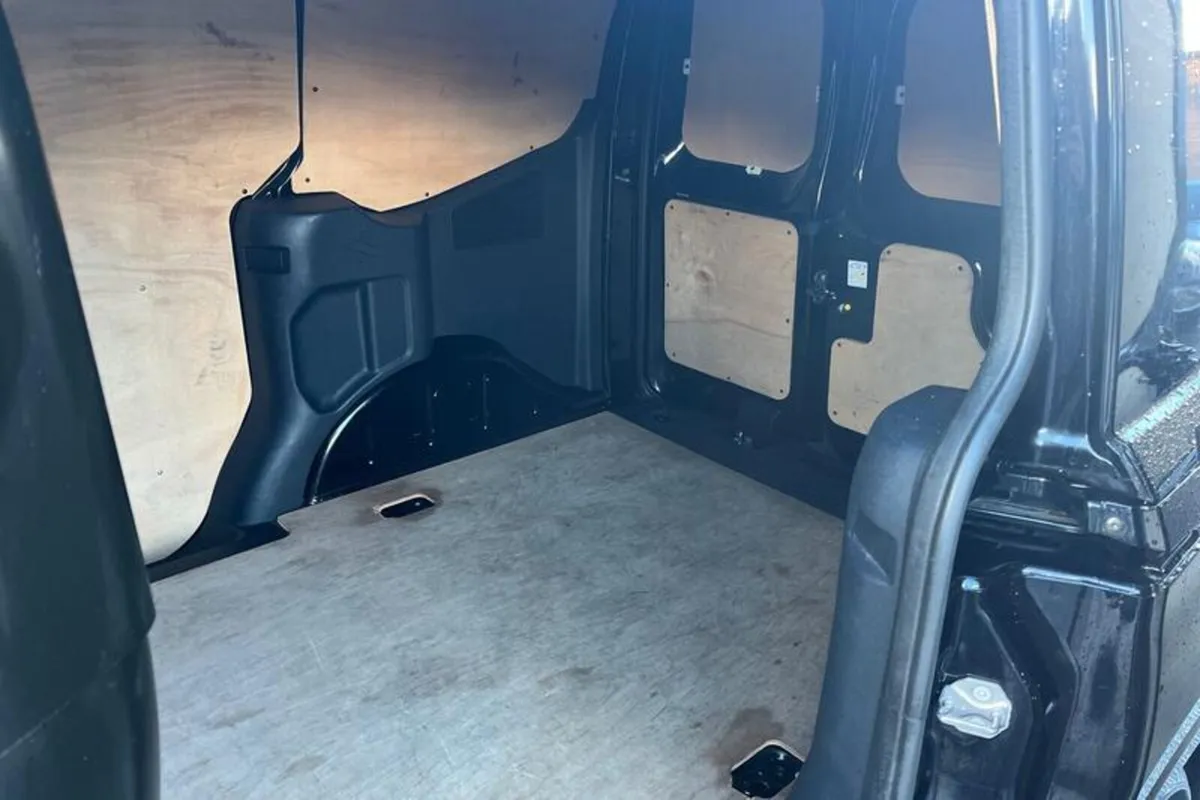 Ford Transit Courier 1.0 EcoBoost 125ps Limited  A - Image 4