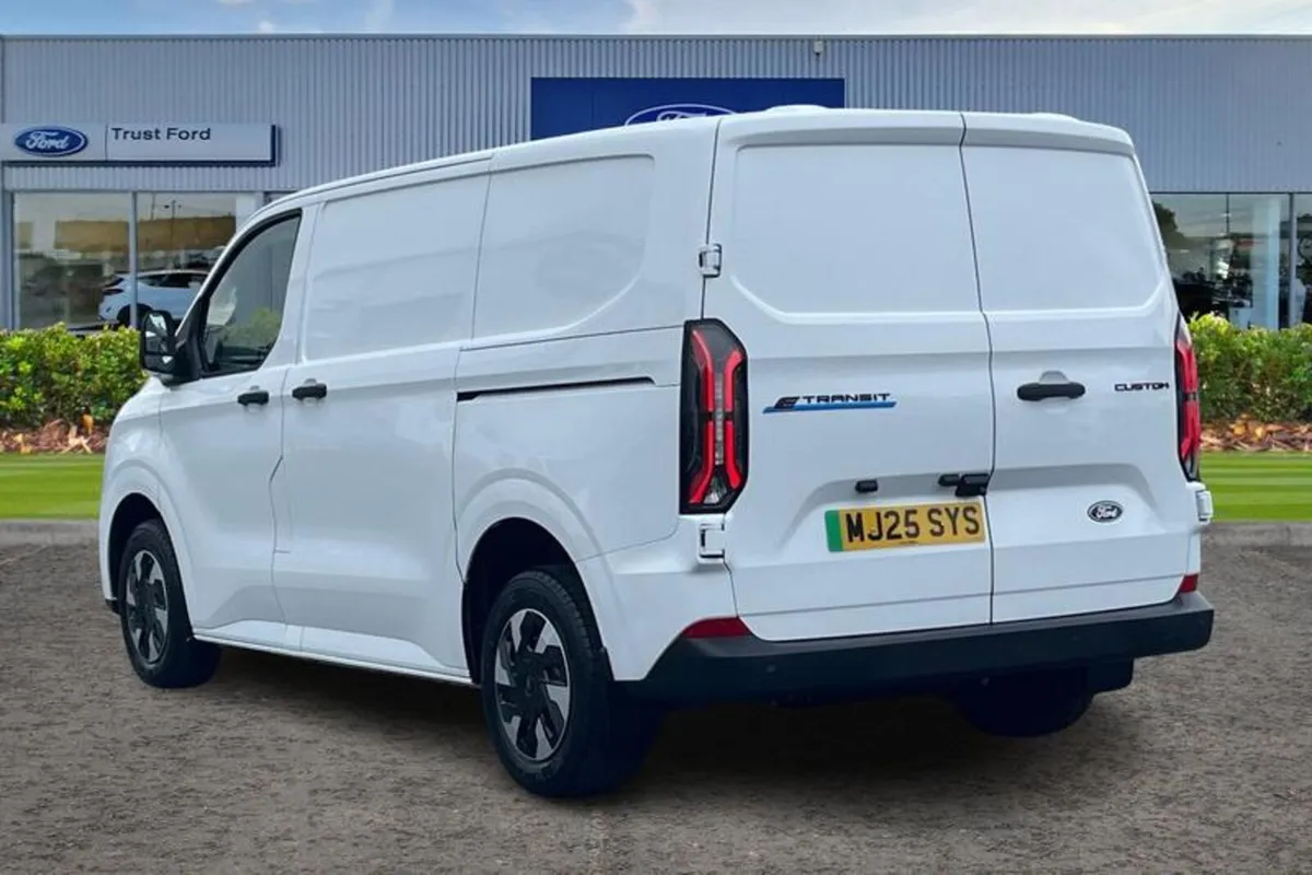 Ford Other 320 Trend AUTO L1 SWB RWD 100kW 65kWh L - Image 2