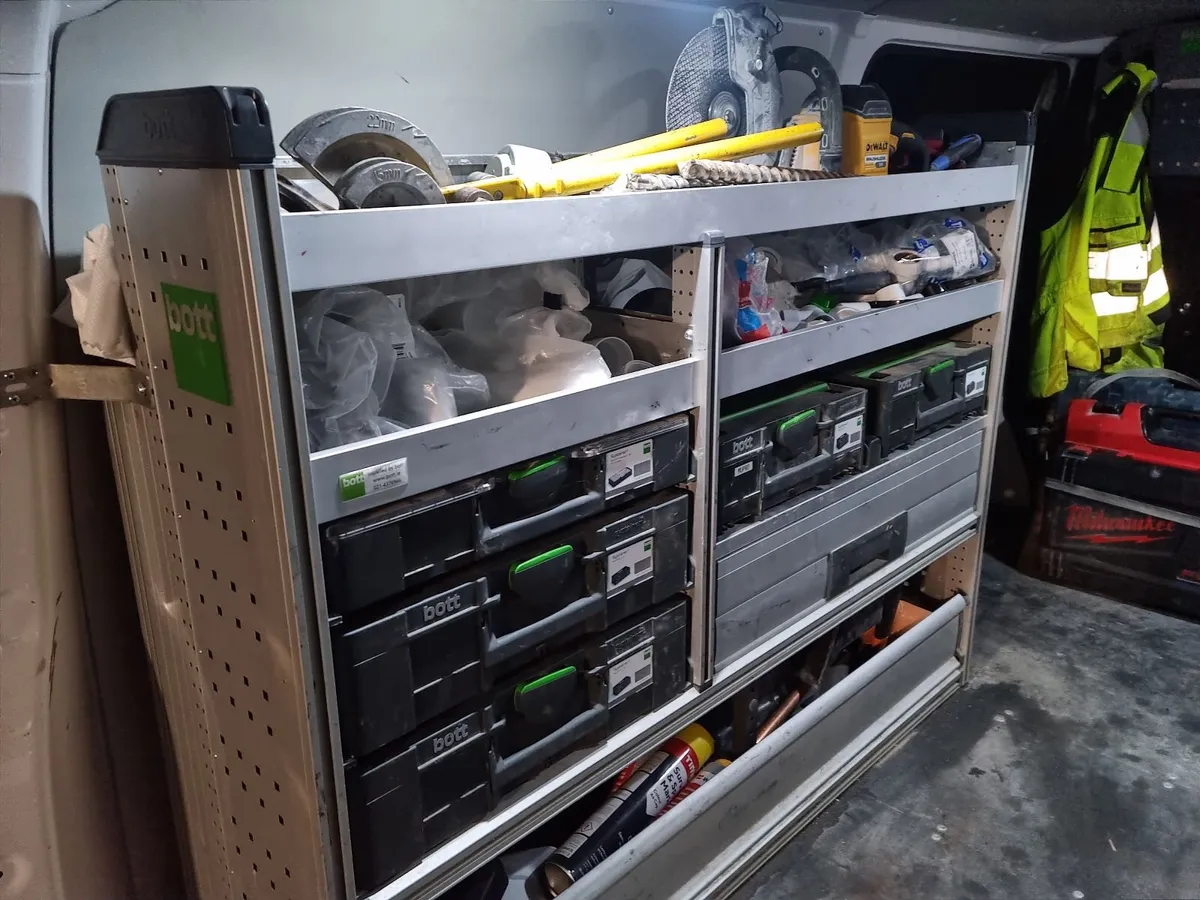 Bott van shelving - Image 1