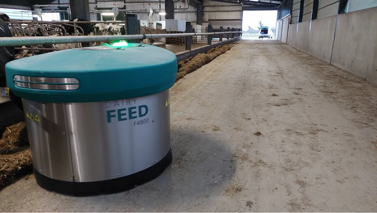 GEA Dairy Feed F4800 feed pusher - Image 3