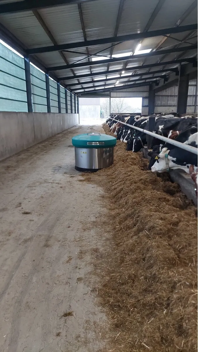 GEA Dairy Feed F4800 feed pusher - Image 4