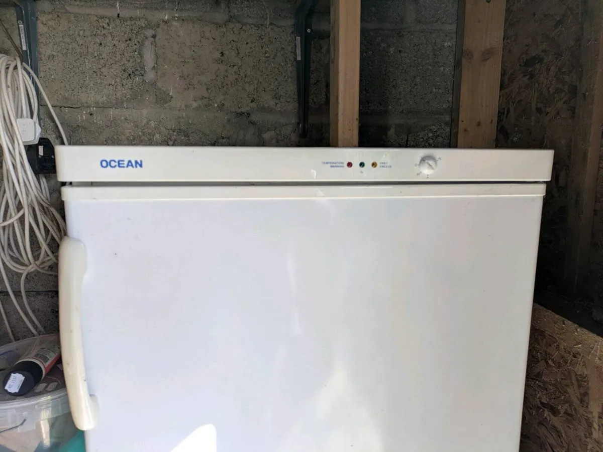 Upright freezer - Image 2