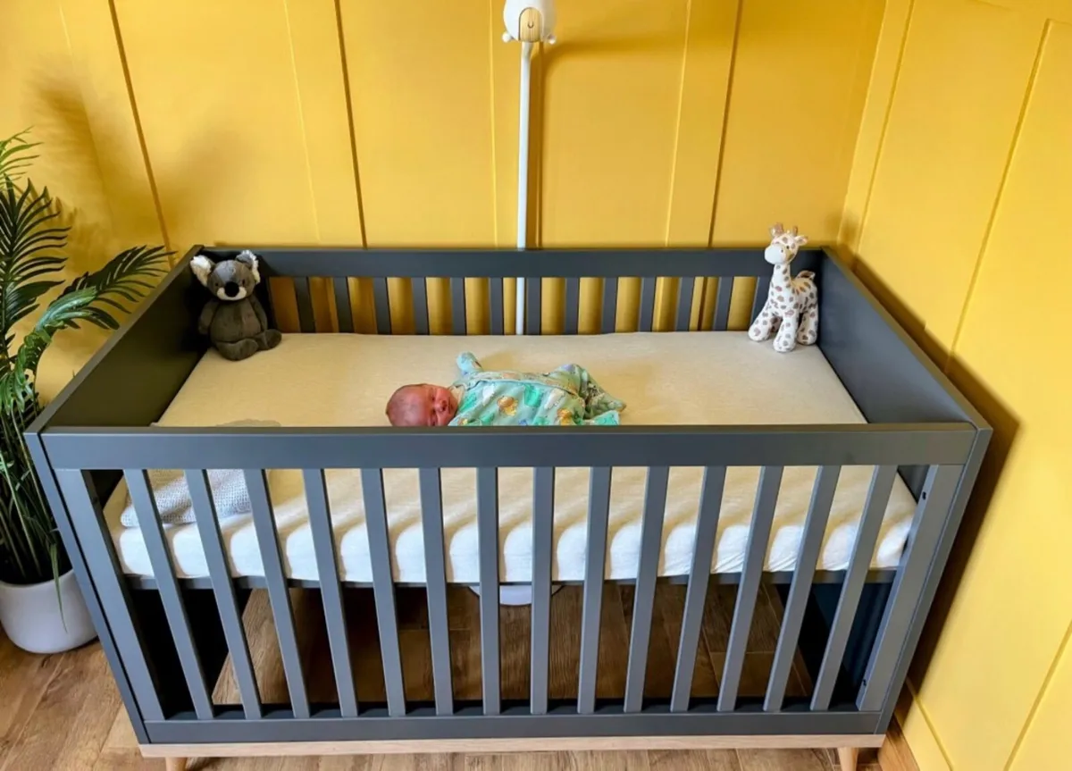 Mamas & Papas Austwick Convertible Cot Bed - Image 2