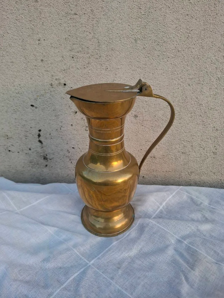 Brass pitcher - Image 1