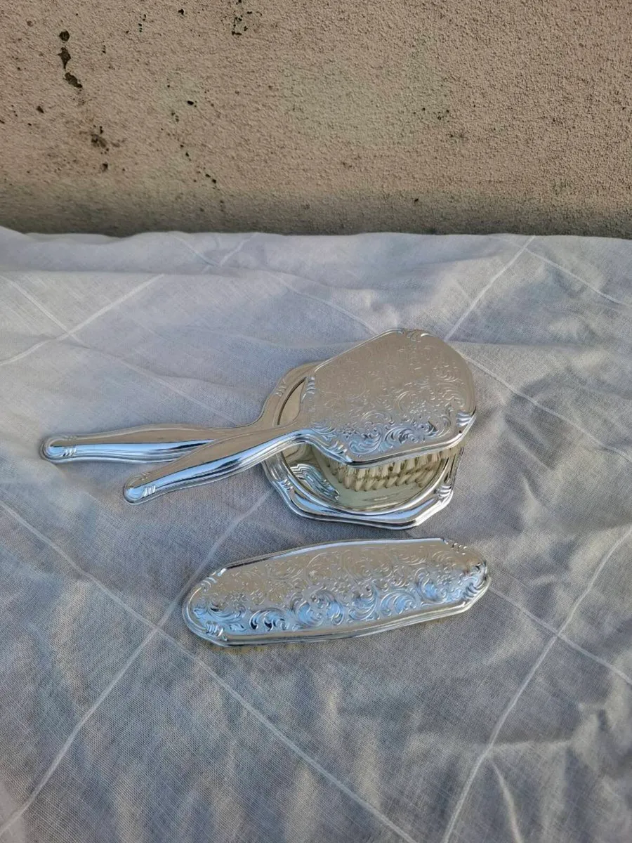 Vintage brush mirror set - Image 1