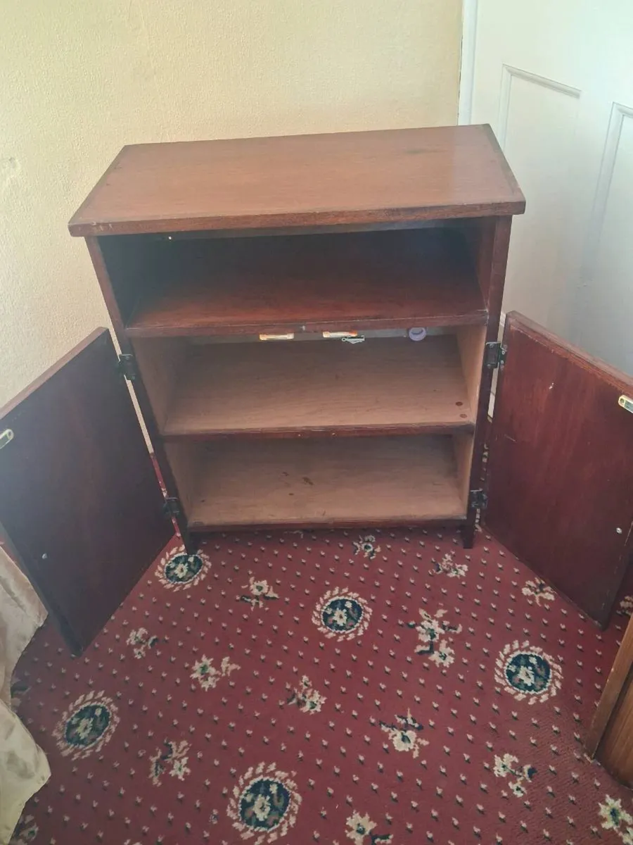 1970's teak veneer chipboard cabinet/ locker - Image 2