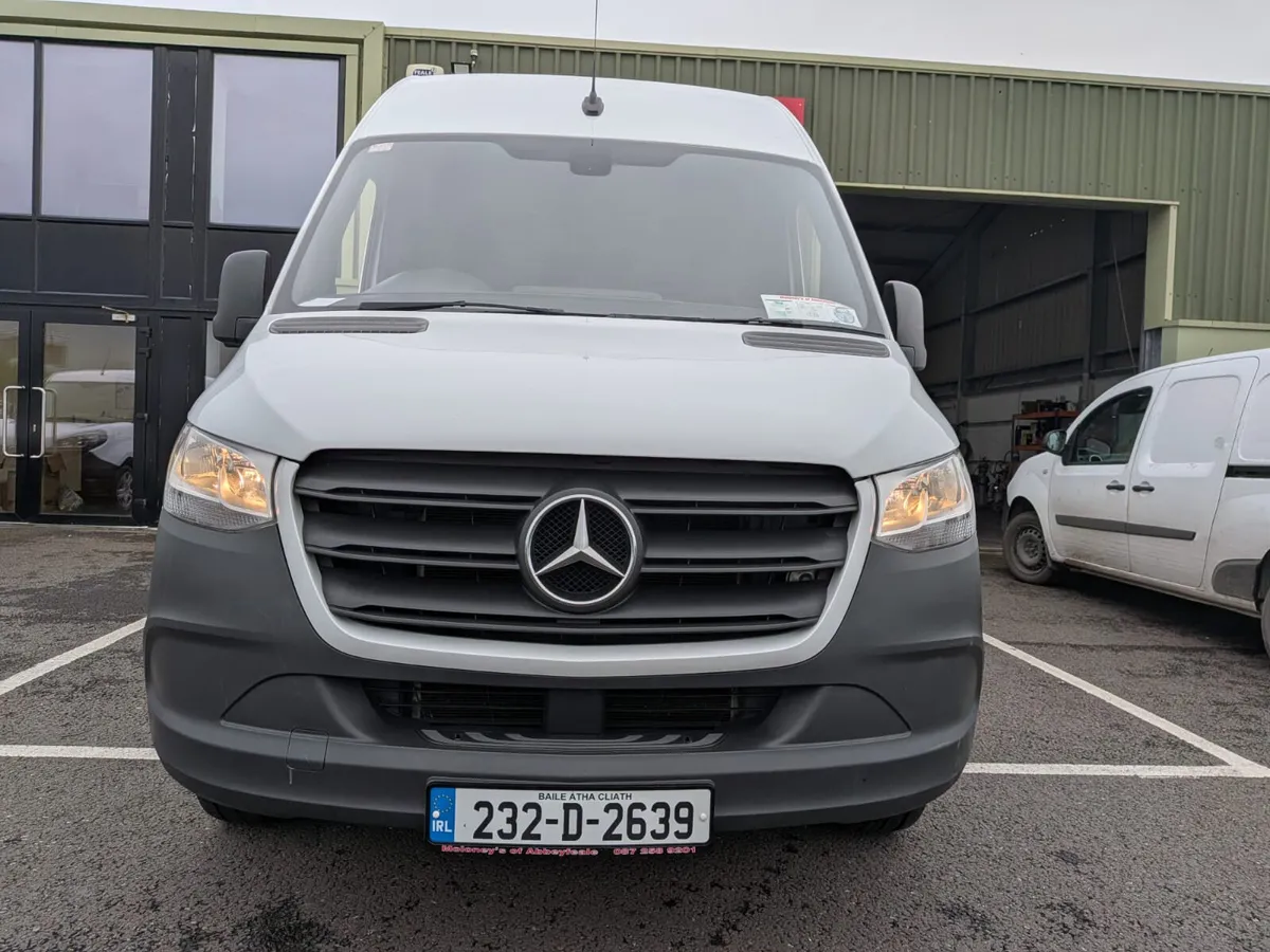 Mercedes-Benz Sprinter 2023 - Image 2