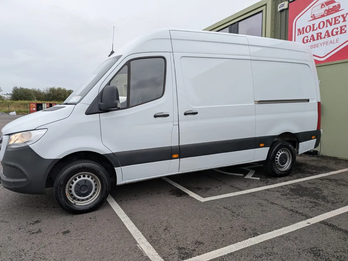 Mercedes-Benz Sprinter 2023 - Image 4