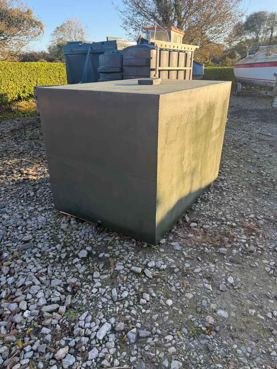 Water tank - Image 1