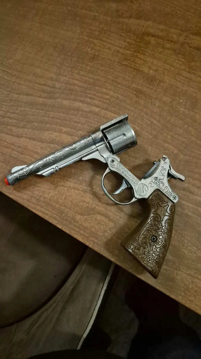 4 antique cap guns - Image 1