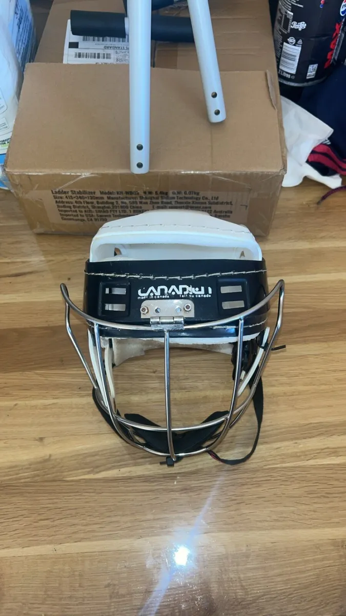 Hurling helmet - Image 1