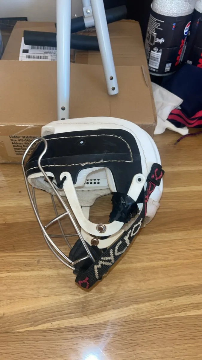 Hurling helmet - Image 3