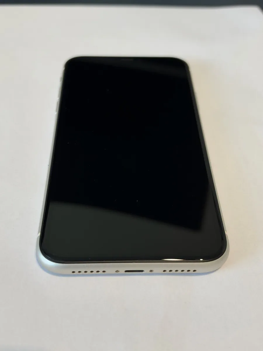 iPhone 11 - Image 3