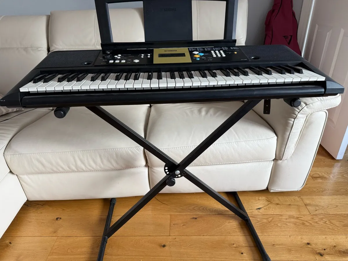 Yamaha Digital keyboard - Image 2