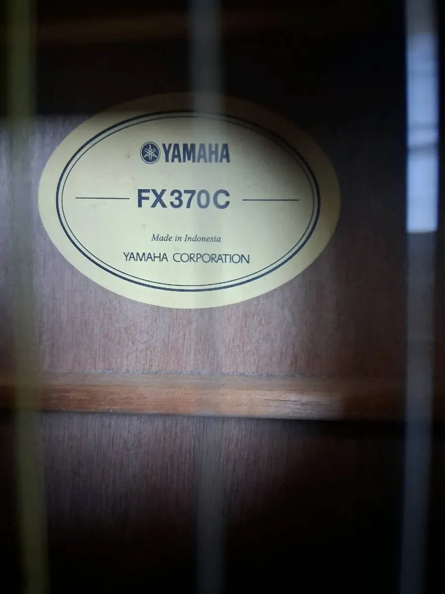 Yamsha Guitar. - Image 2