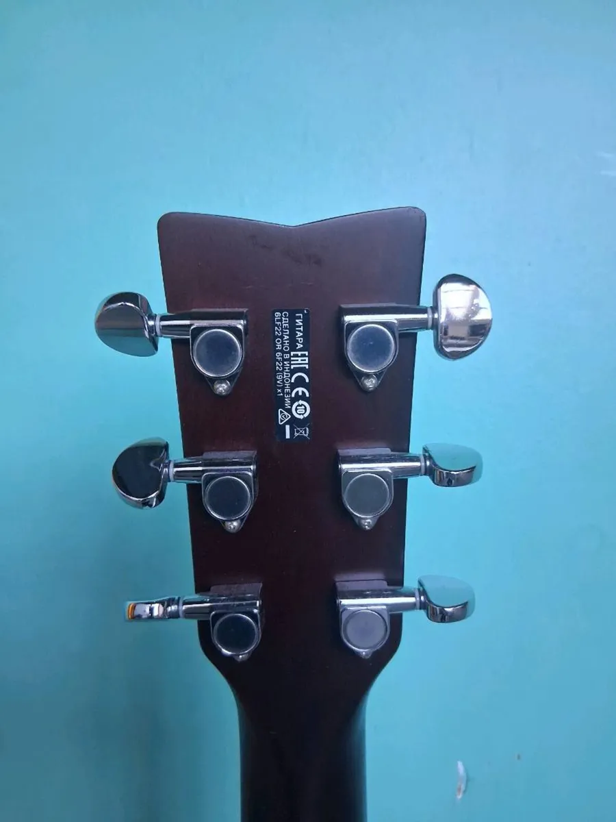 Yamsha Guitar. - Image 4