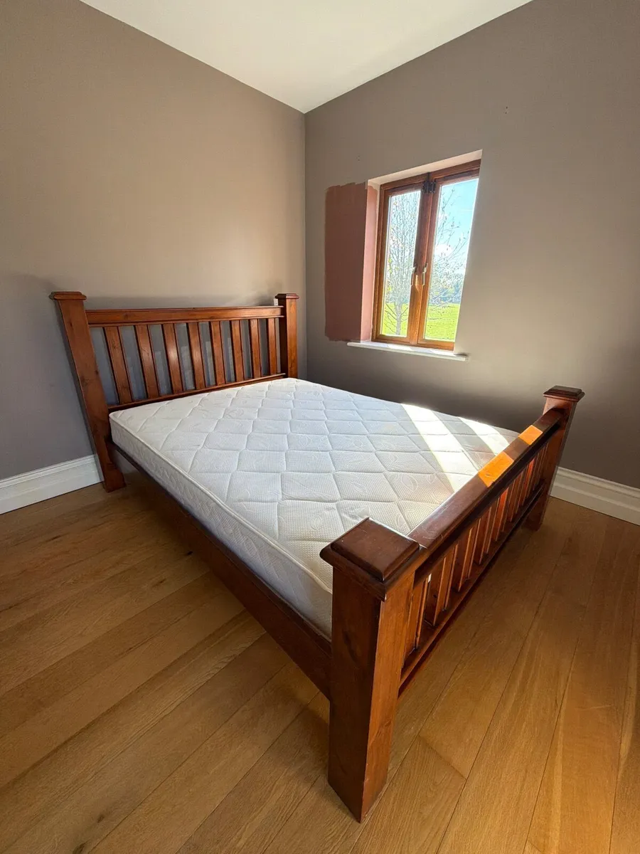 King size bed, lockers and drawers - Image 1