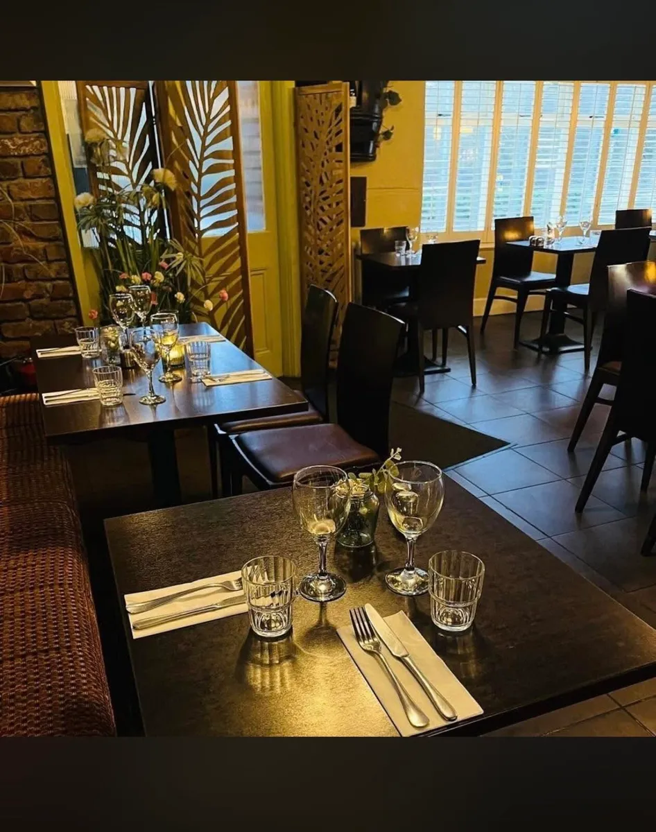Restaurant tables and chairs - Image 1