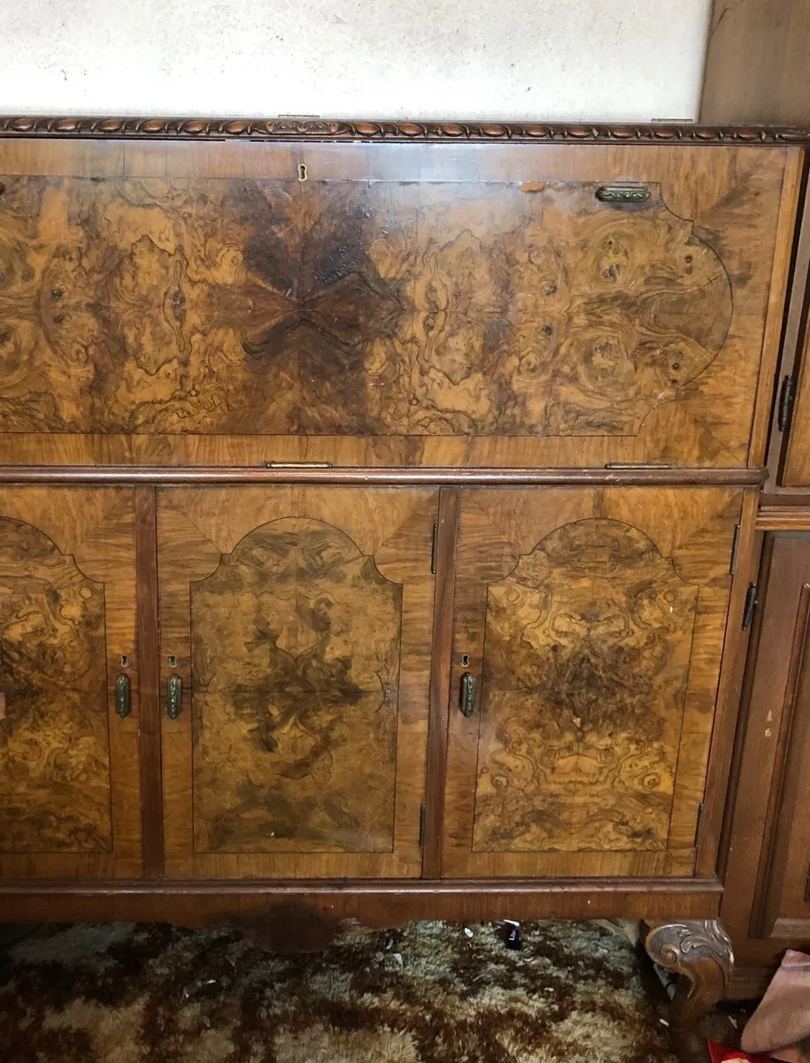 Antique cabinet - Image 1