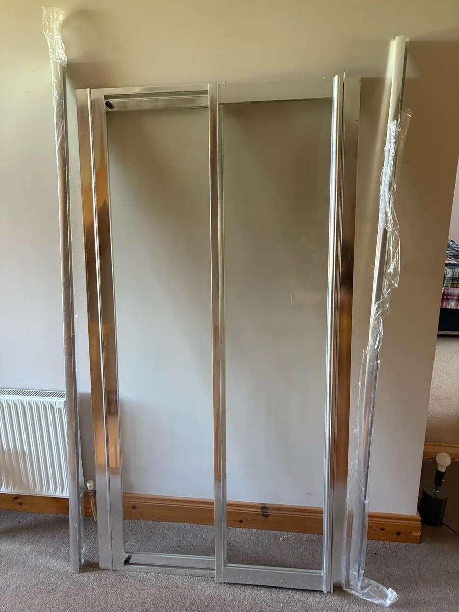 Sliding shower door