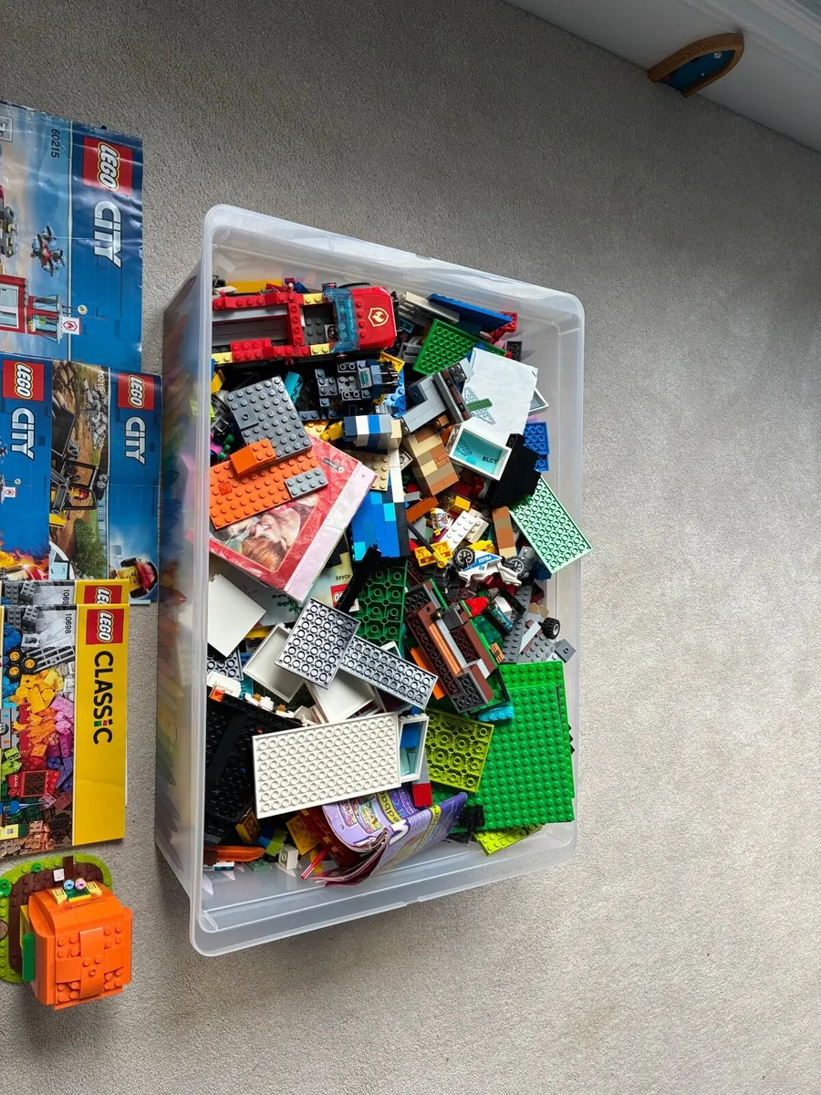 Lego Miscellaneous, Lego City and Lego Minecraft - Image 2