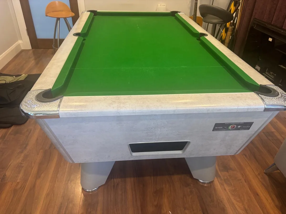 Professional Pool Table