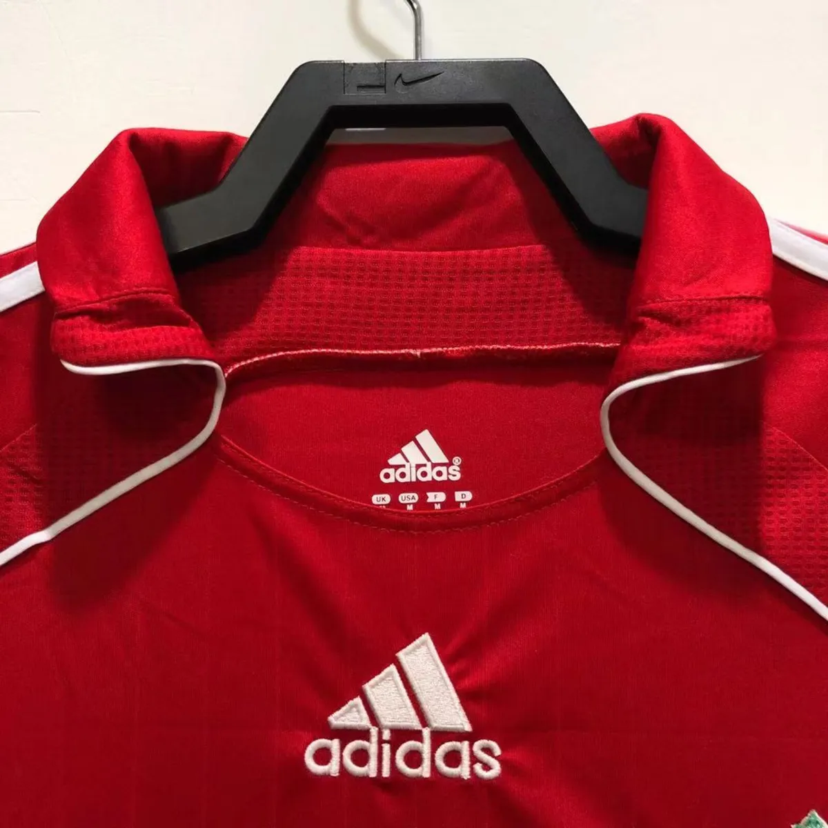 Liverpool Retro Football Jersey - Image 4