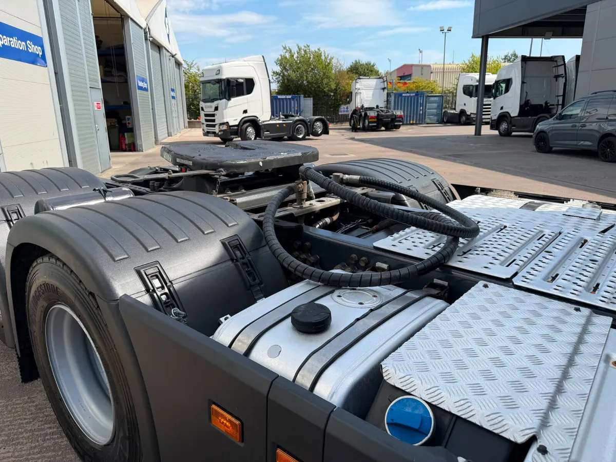 Scania 500R Tag Axle with hydraulics - Image 4