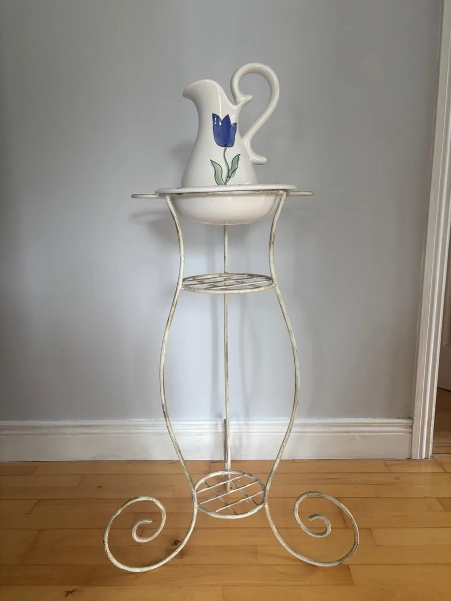 Helensgate antique jug and basin stand - Image 1