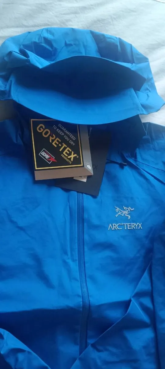 Arc'teryx Gore-Tex Jacket Blue - Image 2