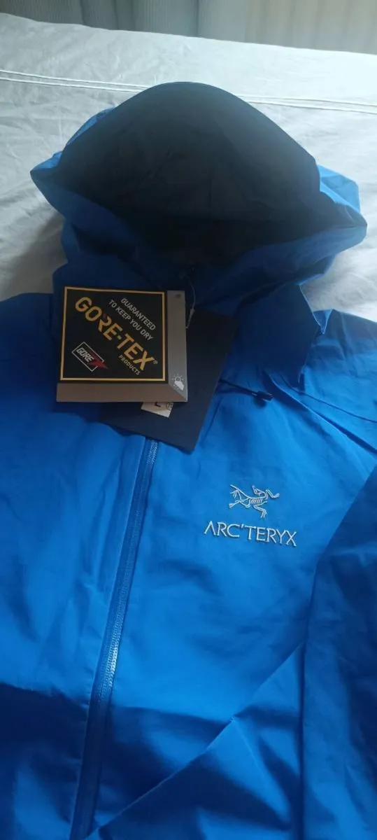 Arc'teryx Gore-Tex Jacket Blue - Image 3