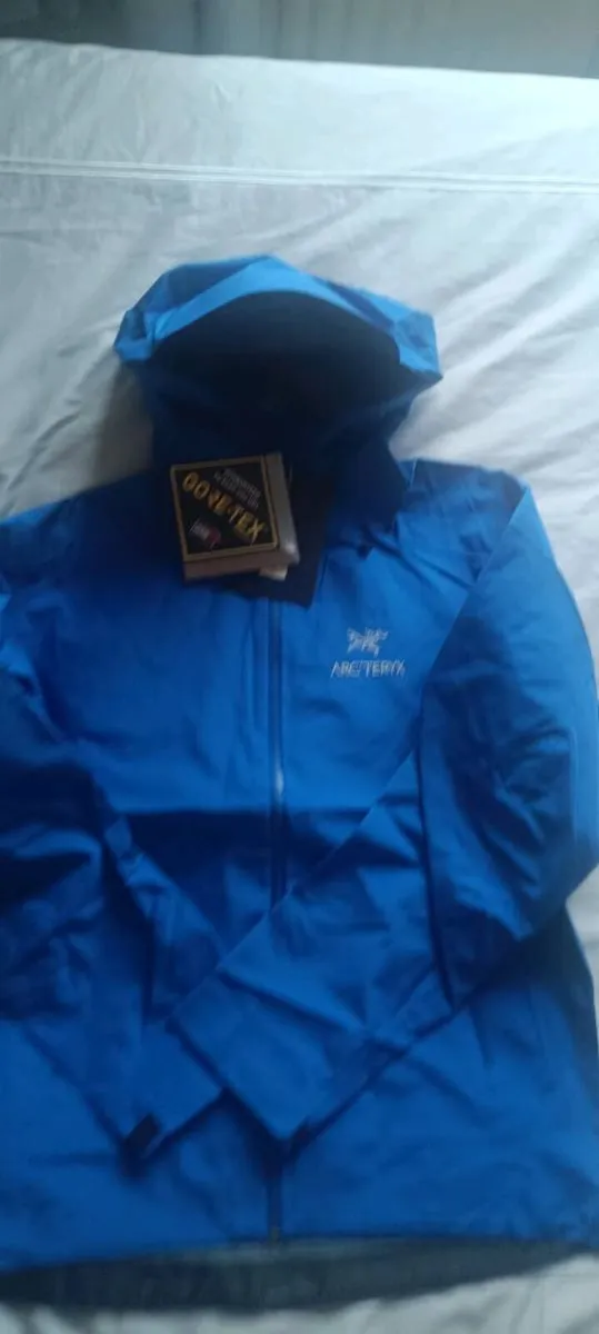 Arc'teryx Gore-Tex Jacket Blue - Image 4