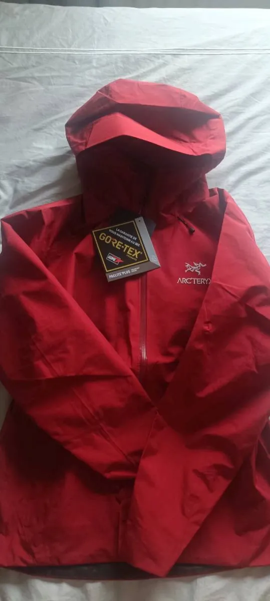 Arc'teryx Gore-Tex Jacket Burgundy - Image 3
