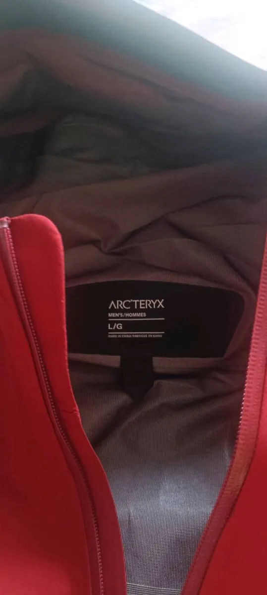 Arc'teryx Gore-Tex Jacket Burgundy - Image 4